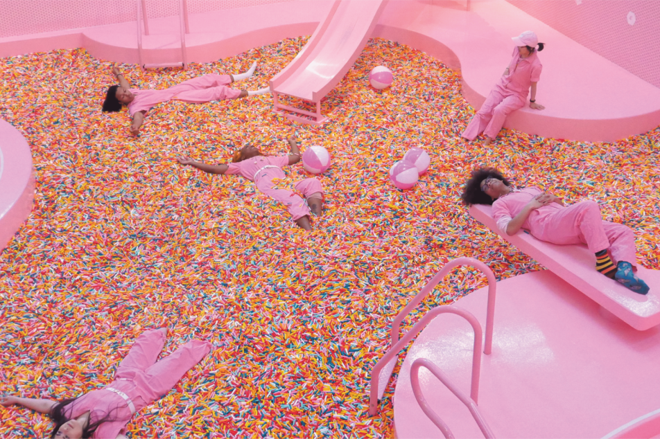 Pool-aus-bunten-Zuckerstreusel